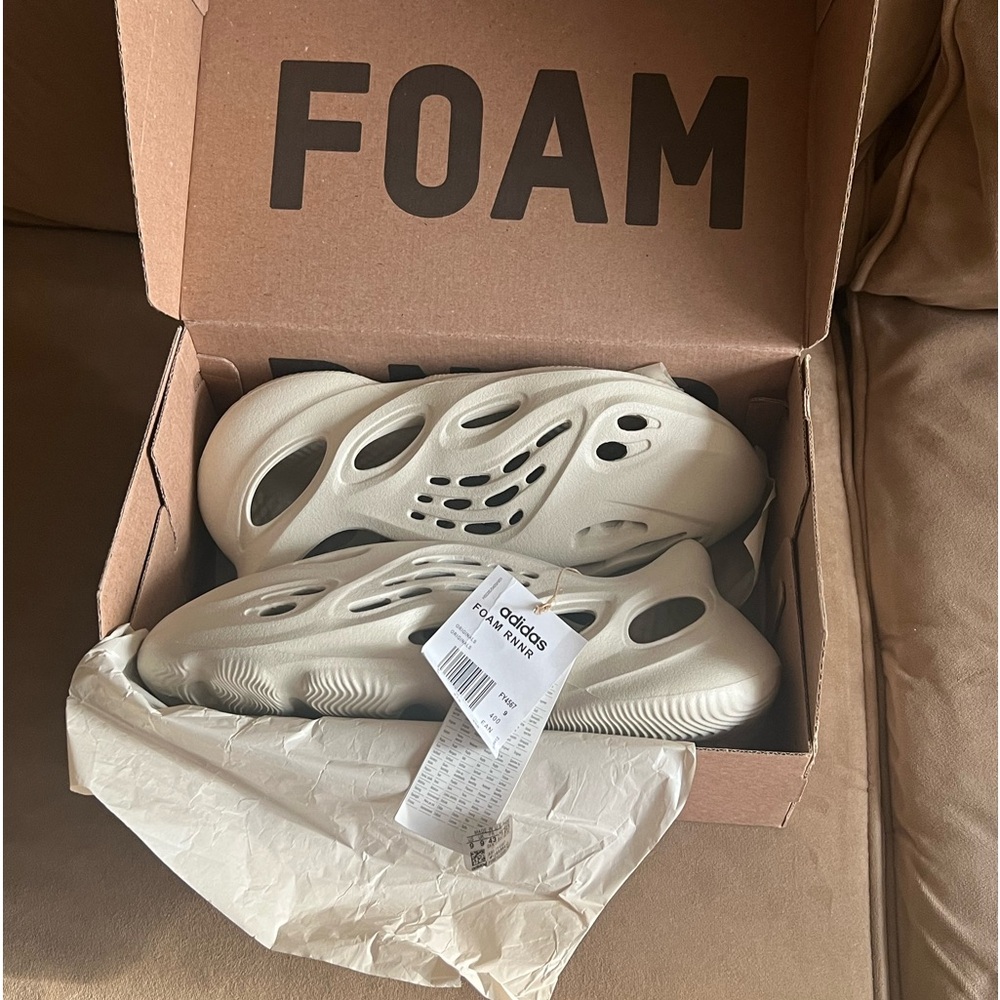 YEEZY FOAM RUNNER 'SAND' Brand New Men Size 9